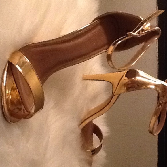 Heels - Picture 3 of 4